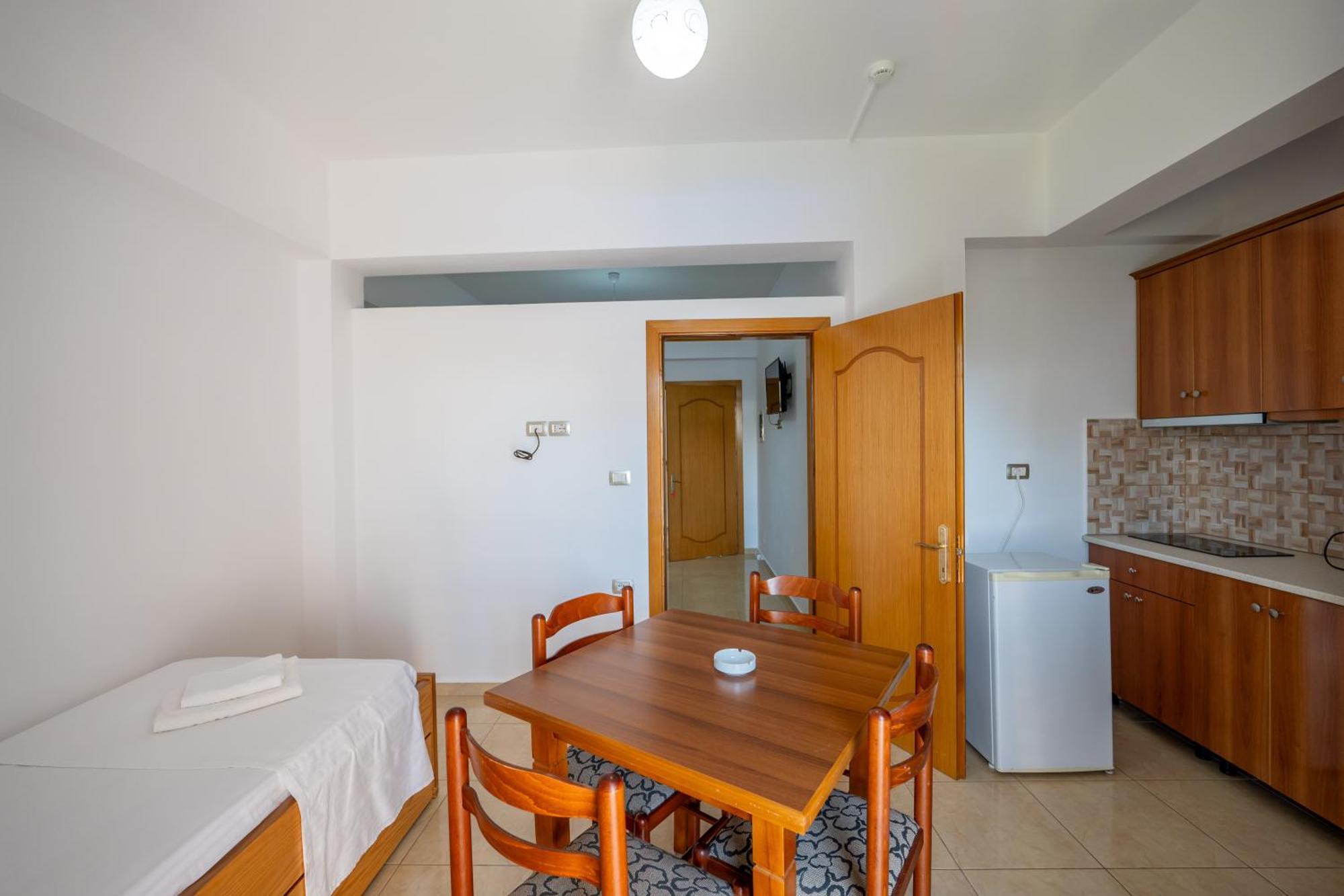 Aleksander Aparthotel Ksamil Buitenkant foto