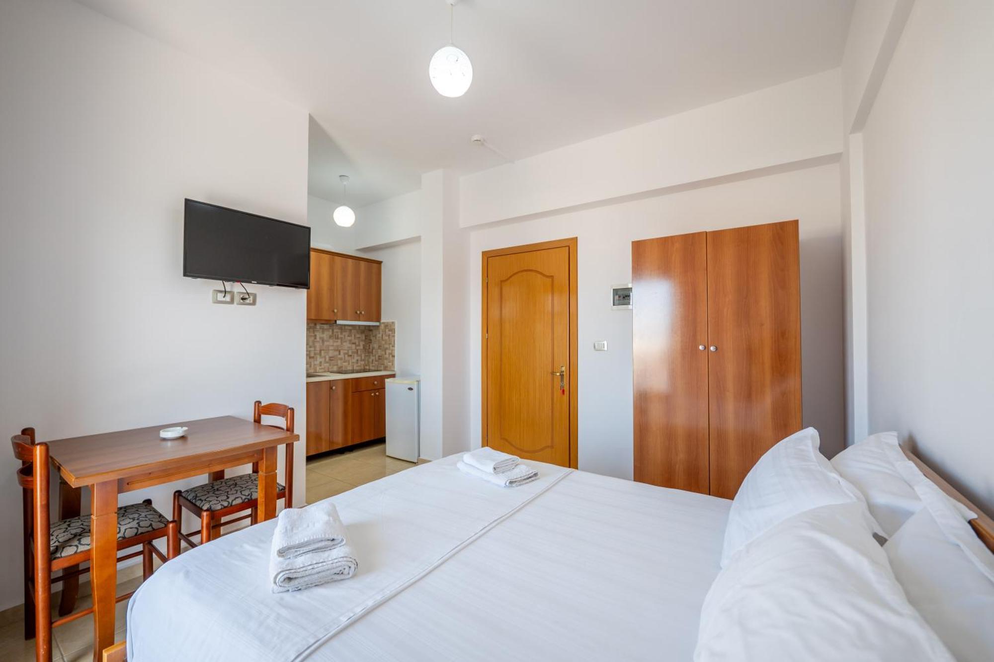 Aleksander Aparthotel Ksamil Buitenkant foto